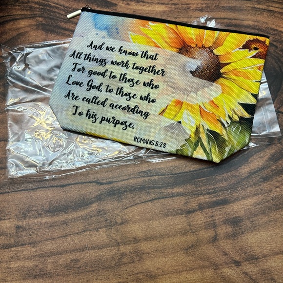 Sunflower 🌻 Pouch NWT - Picture 1 of 2